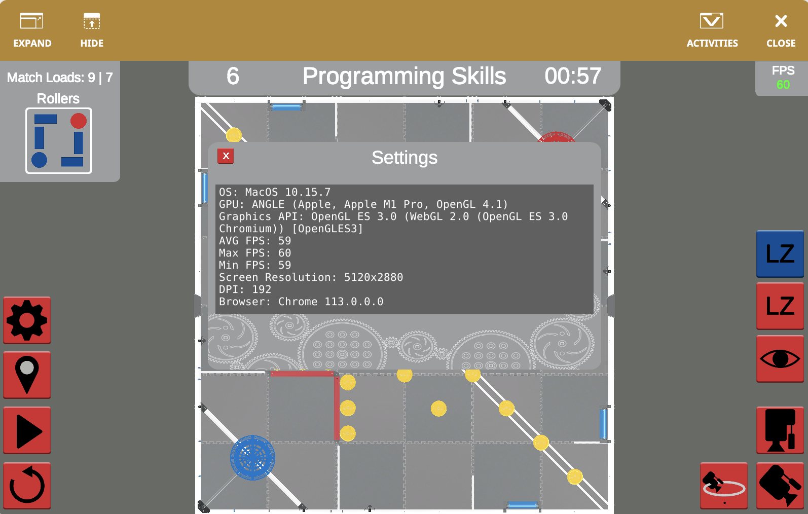 VEXcode VR saskarnes ekrānuzņēmums, kurā parādītas uz blokiem balstītas kodēšanas iespējas virtuālā robota programmēšanai, izceļot funkcijas iesācējiem un pieredzējušiem lietotājiem saistībā ar VRC Spin Up (2022-2023) izglītības mērķiem.