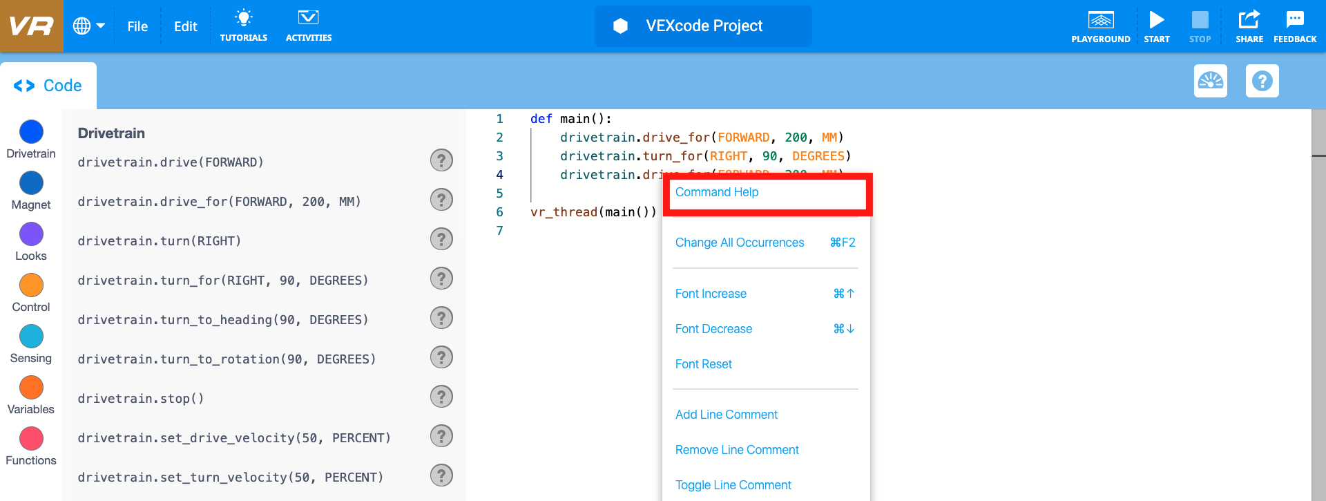 Captura de pantalla de la interfaz de ayuda de comandos VEXcode VR, que muestra varios comandos de programación y sus descripciones para ayudar a los usuarios a codificar con el robot virtual.
