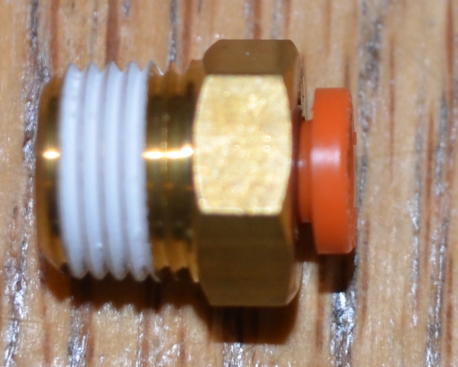 Diagramma che illustra i componenti e la configurazione della pneumatica legacy nei sistemi robotici V5, evidenziando varie parti pneumatiche e le relative connessioni per una migliore comprensione della funzionalità del sistema.
