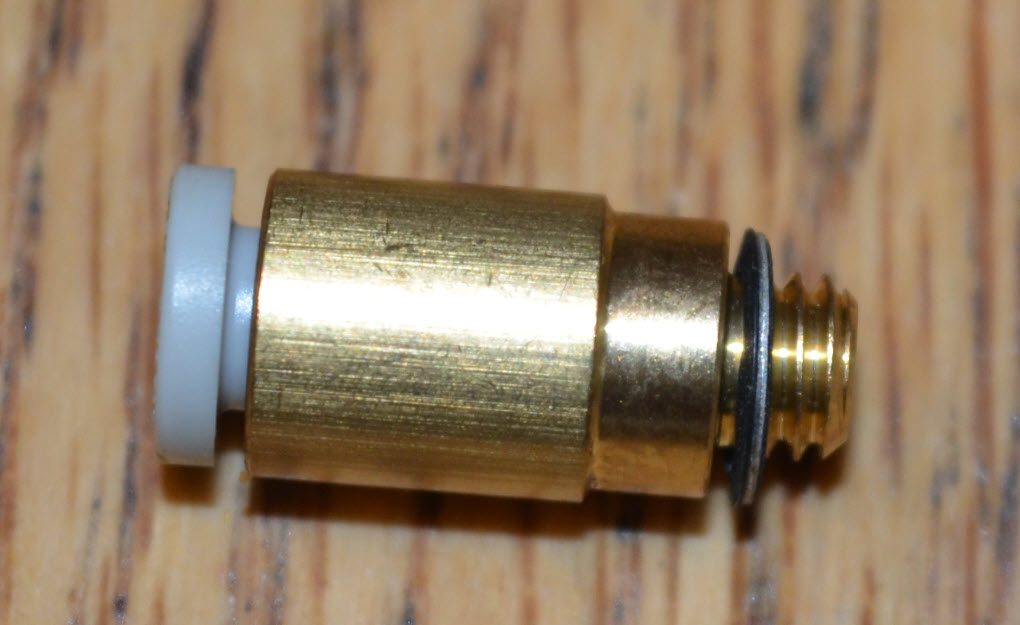 A V5 Legacy Pneumatics rendszer komponenseit és elrendezését bemutató diagram, amely bemutatja a különböző alkatrészeket és azok csatlakozásait oktatási céllal.