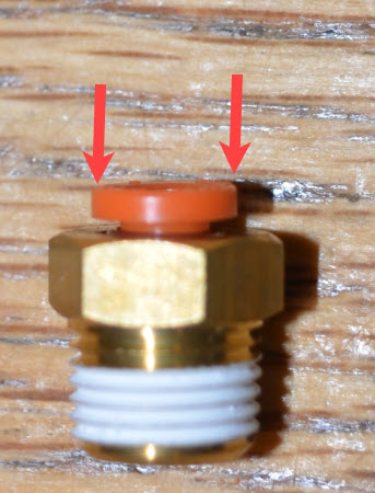 VEX V5 Legacy Pneumatics sistemos komponentų schema, iliustruojanti pneumatinių elementų, įskaitant cilindrus, vožtuvus ir oro tiekimą, išdėstymą ir jungtis, susijusius su V5 kategorijos aprašymu.