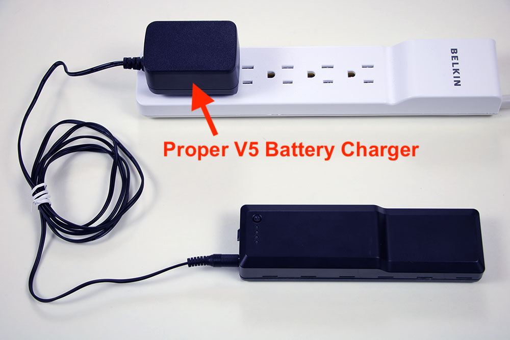 Cargador V5 con características de seguridad, que muestra el diseño y las especificaciones para un uso seguro en aplicaciones de robótica.