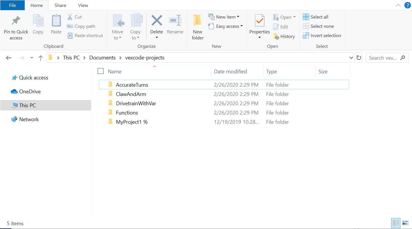 Capture d'écran d'une structure de dossier de projet Windows dans VEX Robotics V5, montrant divers fichiers et sous-dossiers liés à l'organisation du projet.