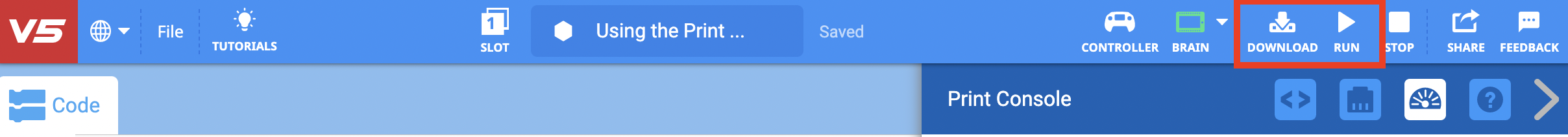 Screenshot van de VEXcode V5-interface waarin het proces van het downloaden en uitvoeren van een programma wordt getoond, met gemarkeerde blokken voor begeleiding bij de tutorial.