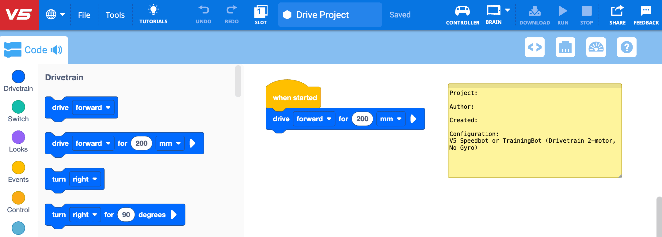 „VEXcode V5“ projektas, kurio pavadinimas „Drive Project“ rodomas viršuje. A Kai paleistas blokas yra darbo srityje su prijungtu disku blokui.