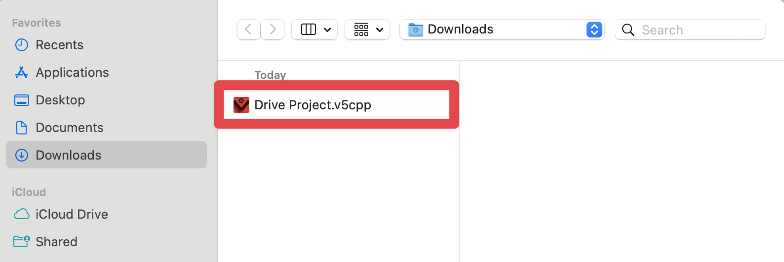 La ventana del Finder en un dispositivo macOS se muestra con la carpeta de descargas abierta y un proyecto VEXcode V5 con un cuadro rojo a su alrededor.