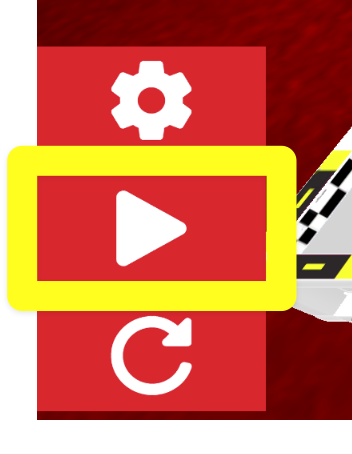 ड्राइविंग कौशल अभ्यास विंडो के निचले बाएं कोने का नज़दीक से दृश्य, जिसमें प्ले बटन, एक सफेद दाहिनी ओर का त्रिभुज, लाल बॉक्स में हाइलाइट किया गया है। प्ले बटन सेटिंग्स आइकन और रीसेट बटन के बीच लंबवत स्थित है।