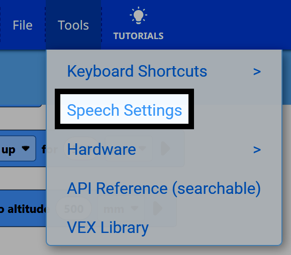 VEXcode में विस्तारित टूल मेनू में कीबोर्ड शॉर्टकट, स्पीच सेटिंग्स, हार्डवेयर, API संदर्भ (खोज योग्य) और VEX लाइब्रेरी जैसे विकल्प दिखाए गए हैं; स्पीच सेटिंग्स को हाइलाइट किया गया है