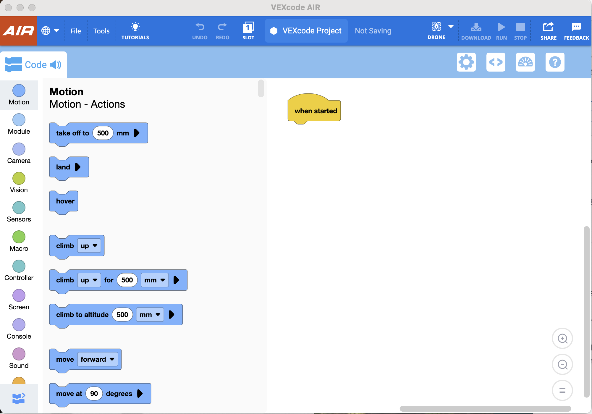 दाईं ओर खाली कार्यस्थान में एकल आरंभिक ब्लॉक के साथ VEXcode AIR इंटरफ़ेस। शीर्ष पर स्थित टूलबार में ट्यूटोरियल, रोबोट, डाउनलोड, रन और सहायता आइकन जैसे विकल्प शामिल हैं