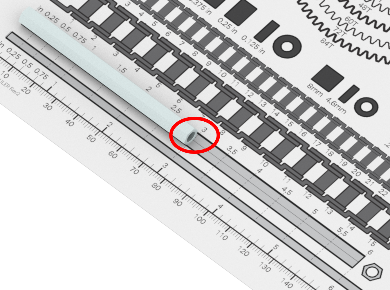 Bild av ett 3-tums distanshållare som används i VEX-robotik, som visar dess dimensioner och design för utbildningsändamål i avsnittet VEX-linjaler.