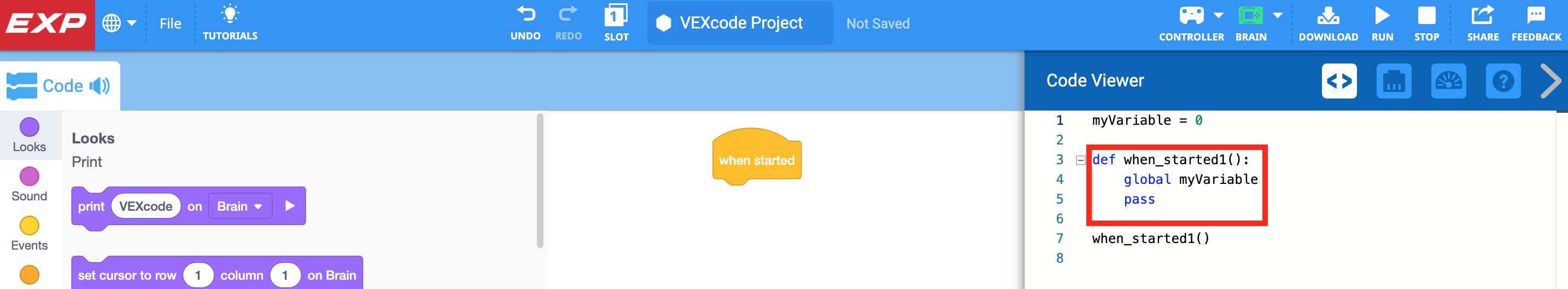 Kodvisarmenyn är öppen och visar en Python-version av projektet. Kodraden som motsvarade blocket Skriv ut är nu borta, och endast koden för blocket När startat är markerad.