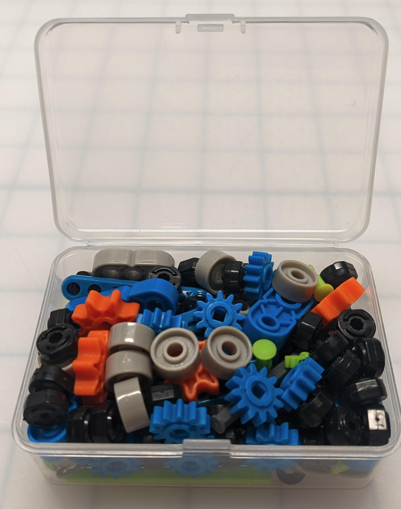 Juvelfodral med extra axlar, mellanstift, brickor, distanser, axelkragar i gummi, 1 x 1-balk, 12-tandade kugghjul, 8-tandade kedjehjul och 1 x 4 ändlåsbalkar.