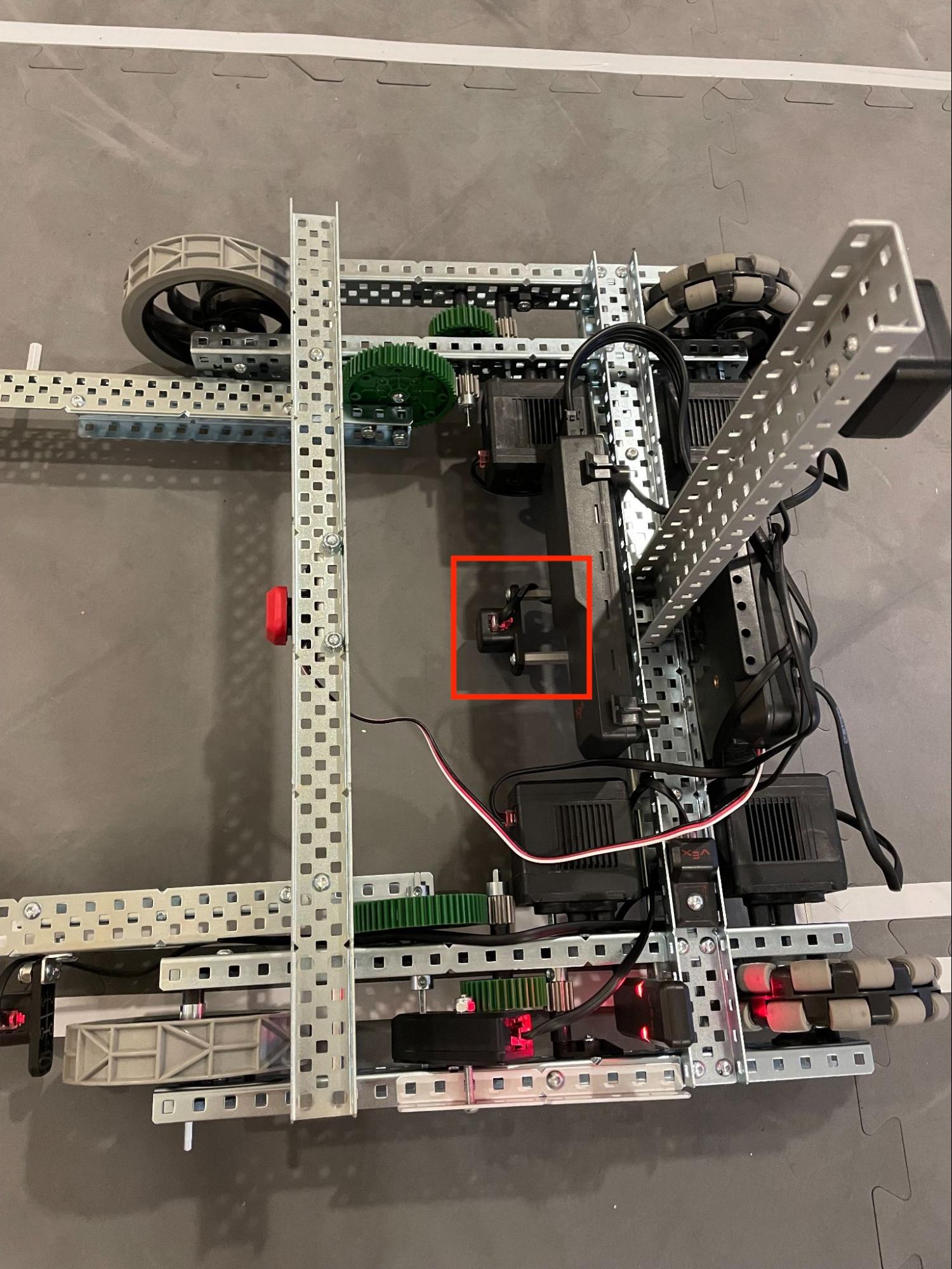 Diagram som illustrerar installation och anslutningar för användning av sensorer med V5-robotsystemet, med märkta komponenter och tydlig visuell vägledning för korrekt installation.
