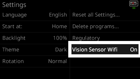 A VEX V5 Brain Beállítások menüje, amely olyan opciókat jelenít meg, mint a Nyelv, Kezdés dátuma, Háttérvilágítás, Téma, Forgatás és egyebek. A Vision Sensor Wifi beállítása Be van kapcsolva, és fehér szegéllyel van kiemelve.