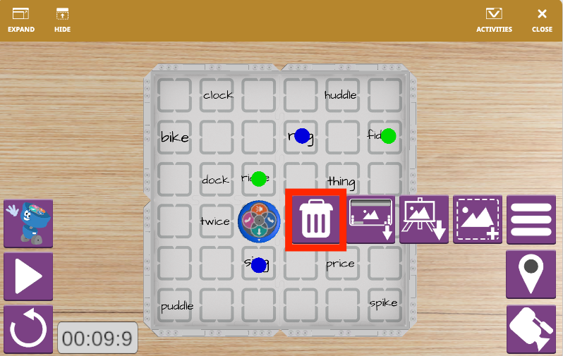 Skärmdump av 123 Playspace i VEXcode VR, som visar det virtuella robotgränssnittet och blockbaserade kodningsverktyg utformade för att lära ut kodningskoncept och robotikprinciper i en utbildningsmiljö.
