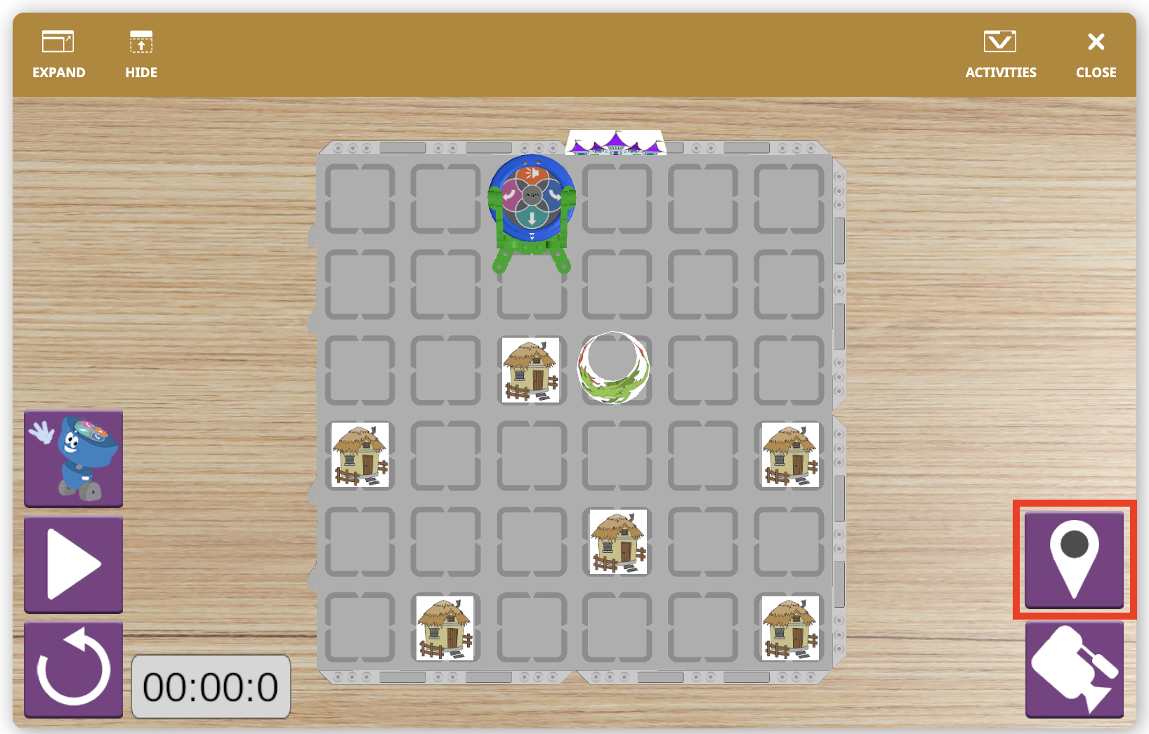 Skärmdump av VEXcode VR 123 Playspace-gränssnittet, som visar en blockbaserad kodningsmiljö med virtuella robotkontroller och kodningsalternativ, utformad för att lära ut kodningskoncept och robotikprinciper i en utbildningsmiljö.