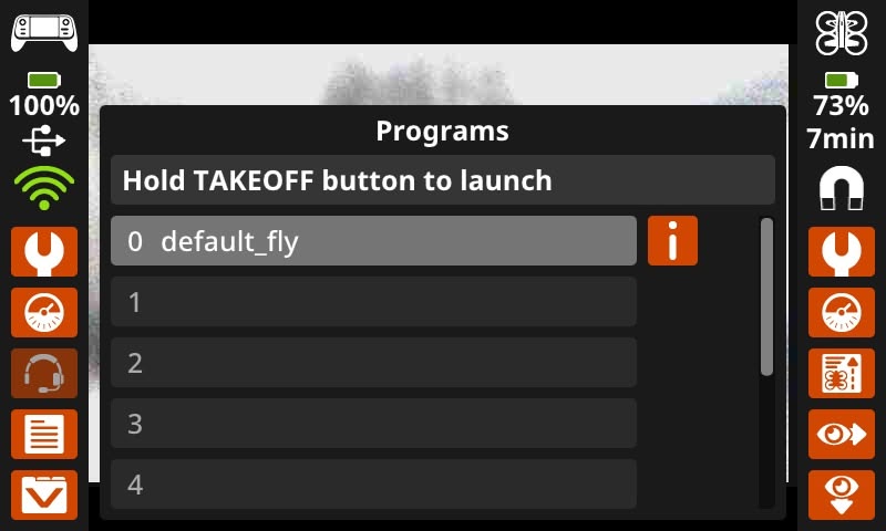 La pantalla del controlador con el menú de programas abierto y el proyecto de vuelo predeterminado listado en la ranura 0. La pantalla lee el botón Mantener el despegue para iniciar.
