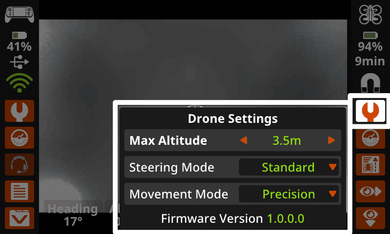 Layar pengontrol dengan ikon kunci inggris Tombol Pengaturan Drone di sebelah kanan dipilih, di bawah ikon magnet, dan menu pengaturan Drone terbuka.