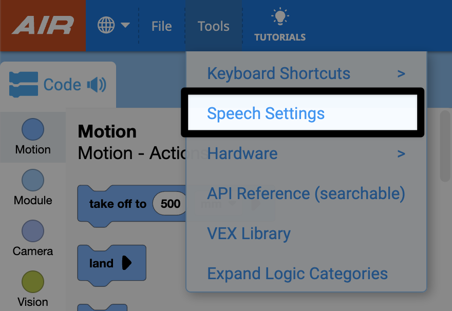 VEXcode-এ সম্প্রসারিত টুলস মেনুতে কীবোর্ড শর্টকাট, স্পিচ সেটিংস, হার্ডওয়্যার, API রেফারেন্স (সার্চযোগ্য) এবং VEX লাইব্রেরি বিকল্পগুলি দেখানো হয়েছে; স্পিচ সেটিংস হাইলাইট করা হয়েছে।