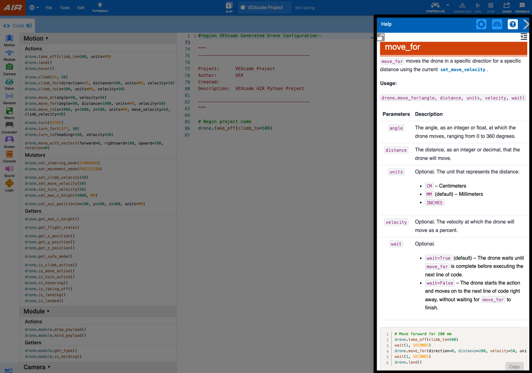 VEXcode Python -käyttöliittymä näkyy ohjepalkin vieressä, josta saat tietoa move_for-komennon käytöstä. Ohjeosiossa kuvataan lohkon toiminta, käyttö, käytettävissä olevat parametrit ja annetaan esimerkki.