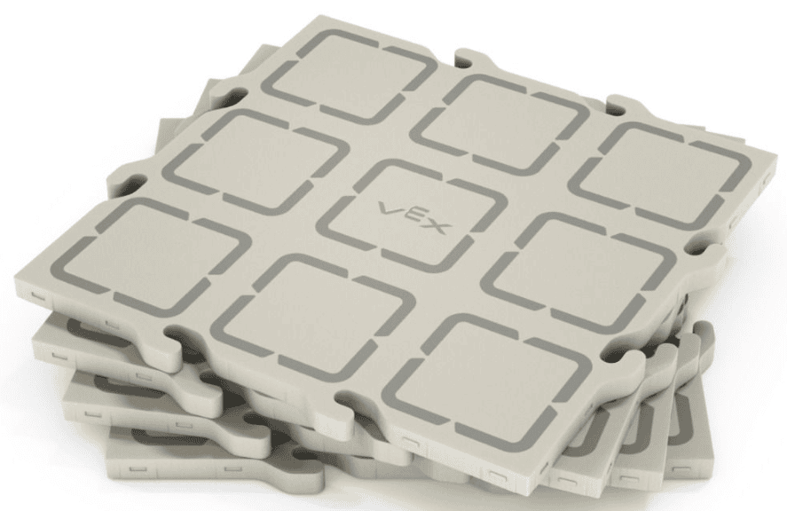 Una pila di quattro tessere campo VEX 123/AIM.