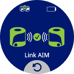 La pantalla Link AIM en un robot VEX AIM muestra dos robots verdes con una marca de verificación y líneas curvas que indican la conexión entre ellos.