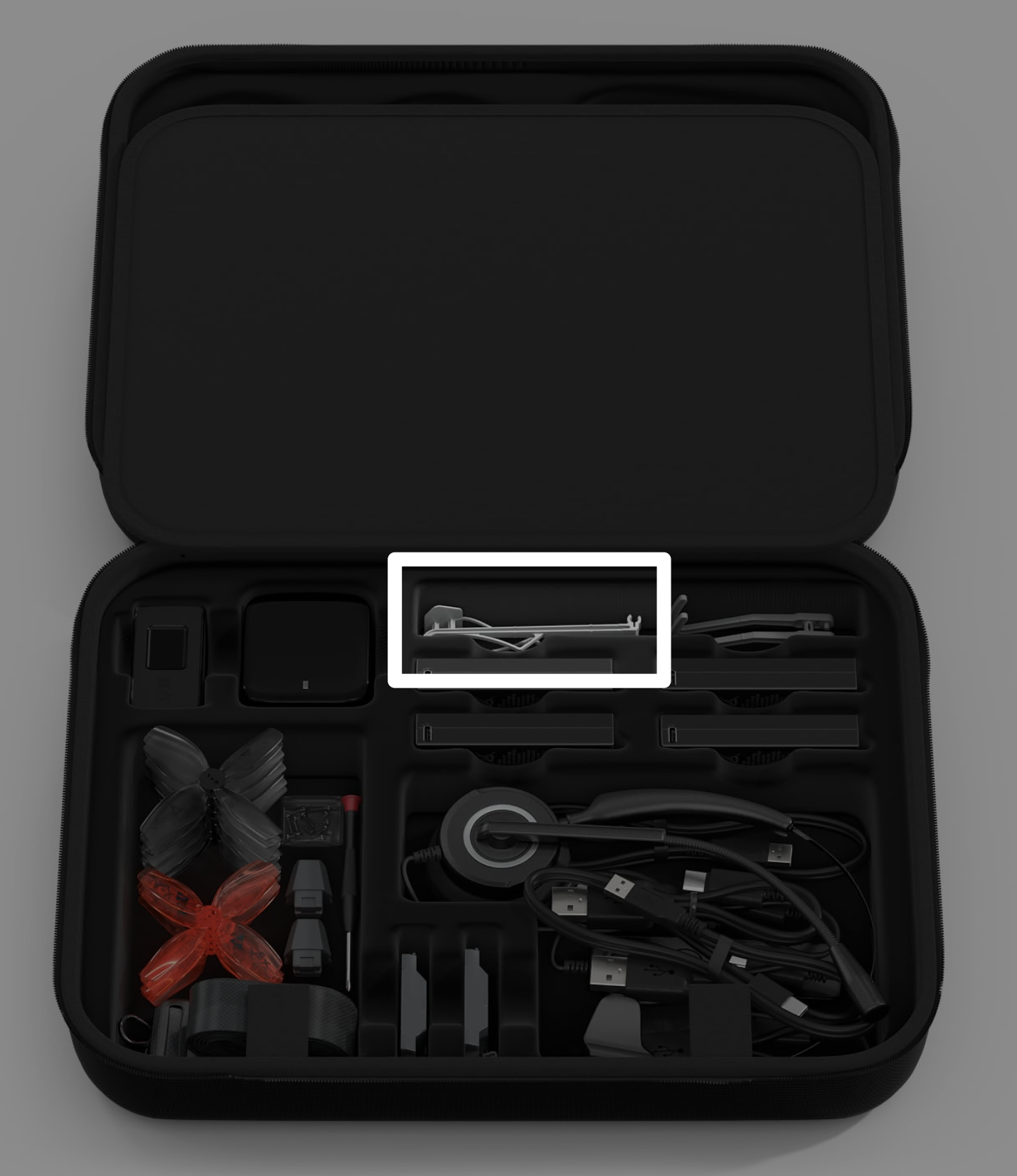 VEX AIR Drone Kit-fodral med en skylt på den passiva modulens krok i mitten av den övre delen av fodralet.