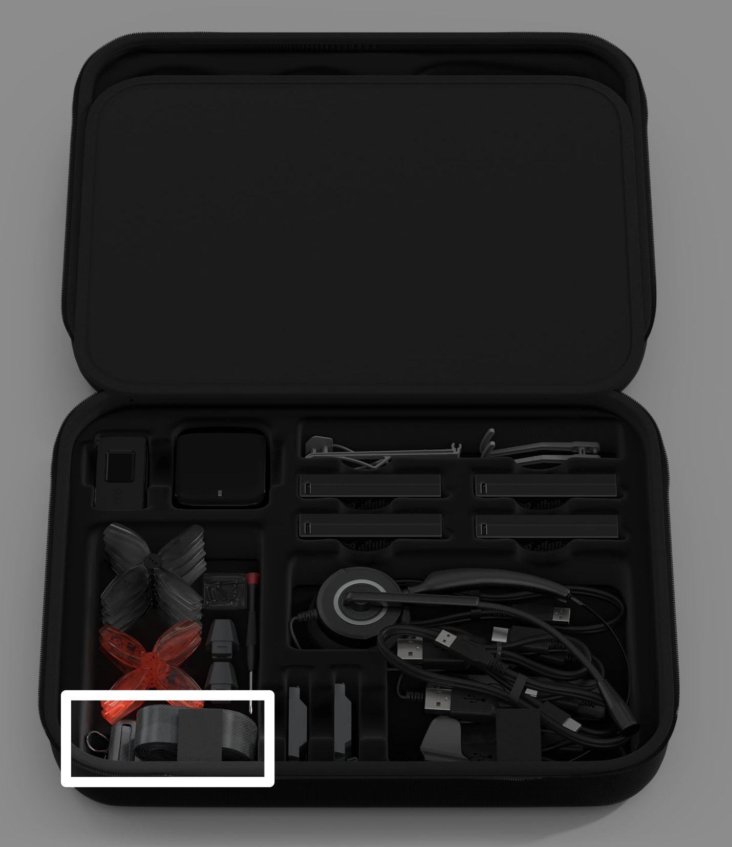 VEX AIR Drone Kit çantası, askı kayışında ve çantanın sol alt köşesinde montaj aparatlarında açıklama bulunan çanta.