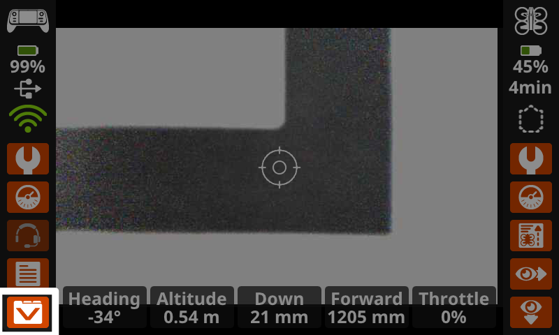 Lo schermo del controller, che mostra la visuale della telecamera verso il basso al centro, con il pulsante Dati missione evidenziato nell'angolo in basso a sinistra.