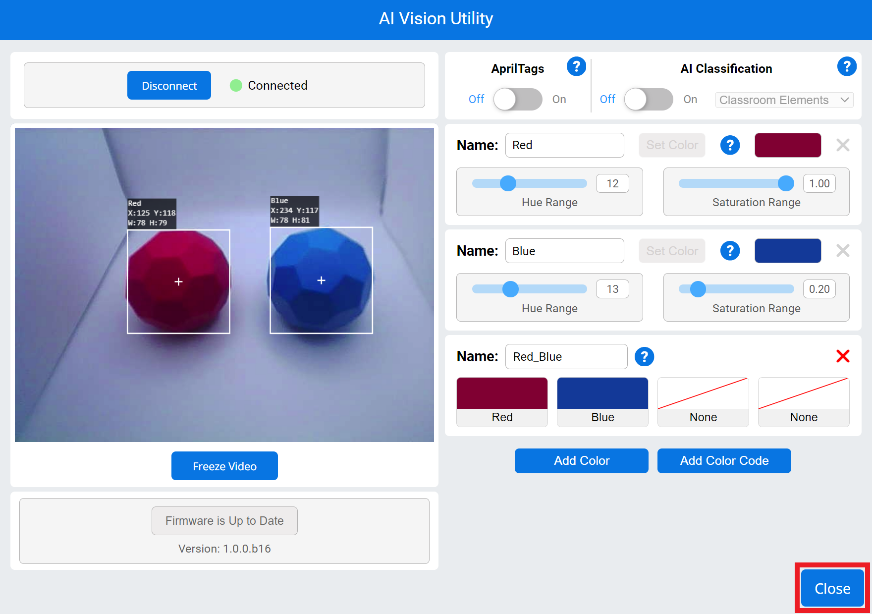 AI Vision Utility met twee ingestelde kleurcodes, één is BlauwRood en één is GroenRood. De videofeed toont nu een rode Kubus naast een blauwe Kubus, en een groene Kubus naast een rode. Beide paren worden geïdentificeerd met hun respectievelijke kleurcodes. De knop Sluiten is gemarkeerd in de rechter benedenhoek.
