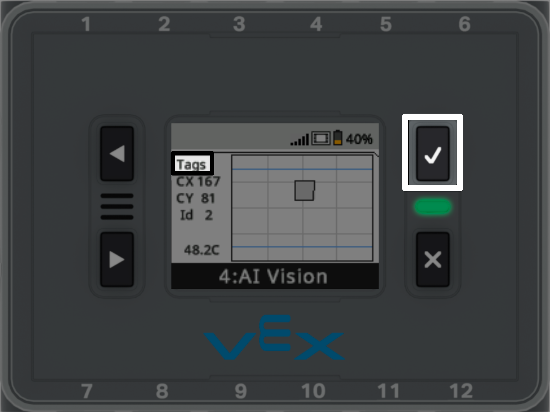 VEX IQ Brain avec les étiquettes mises en évidence sur l'écran de vision IA et le bouton de vérification mis en évidence.