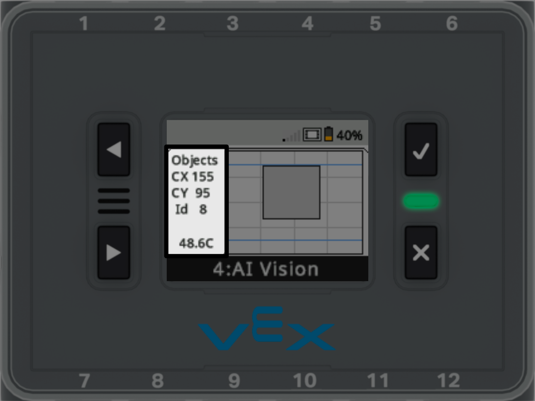 Cerebro VEX IQ con pantalla AI Vision sensor Objects, la información de la izquierda resaltada. Lectura CX 155, CY 95, Id 8. 48.6C.