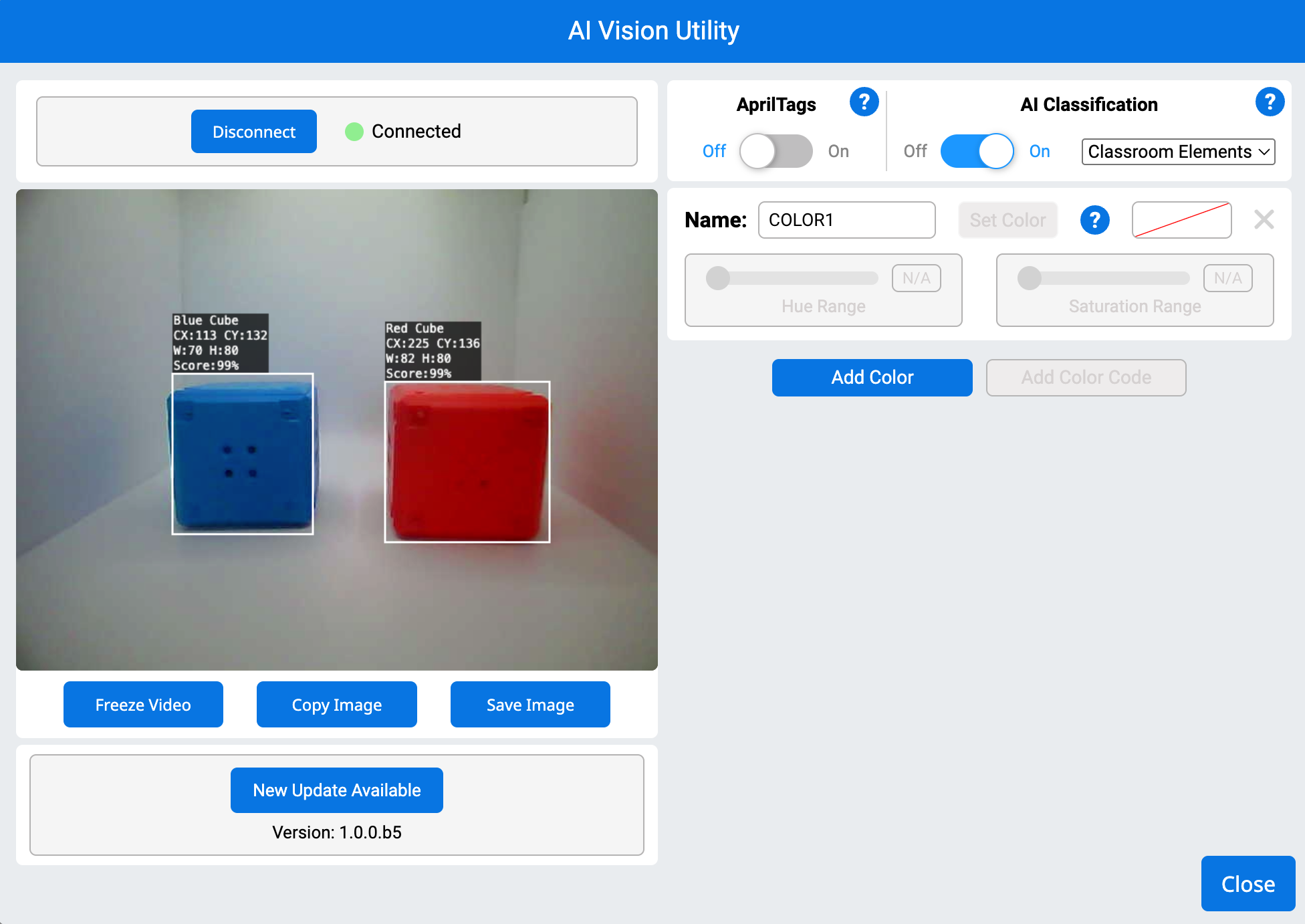 VEXcode IQ:n AI Vision Utility -ikkuna, jossa näkyy vasemmalla olevassa ikkunassa reaaliaikainen kameranäkymä sekä sininen ja punainen kuutio.
