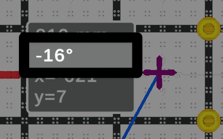 Uma captura de ecrã ampliada da caixa de dados de navegação junto a um ponto de referência, com a primeira linha destacada a mostrar os dados do ângulo de curva como -16 graus mm.