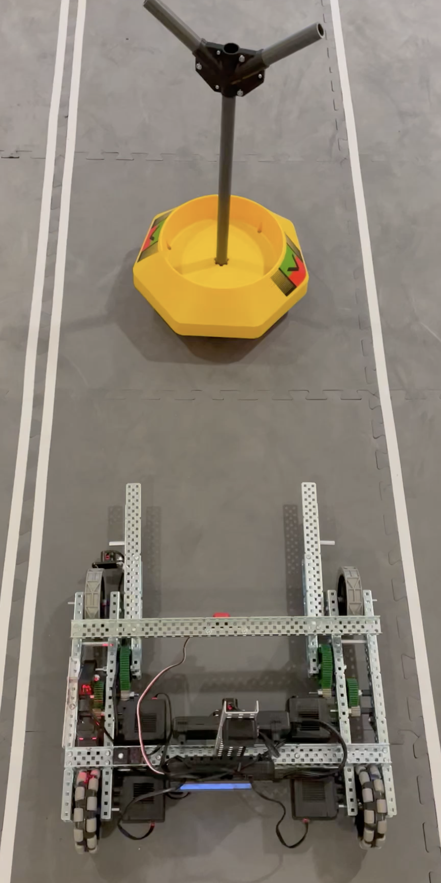 robota należy ustawić tak, aby był skierowany w stronę bramki mobilnej