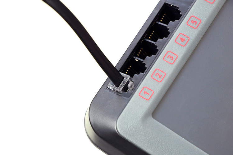 V5 Brain is shown with the Controller's Smart Cable connected to one of the Brain's Smart Ports.