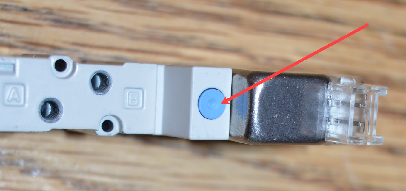 Small blue circular button on the top of the valve is highlighted.