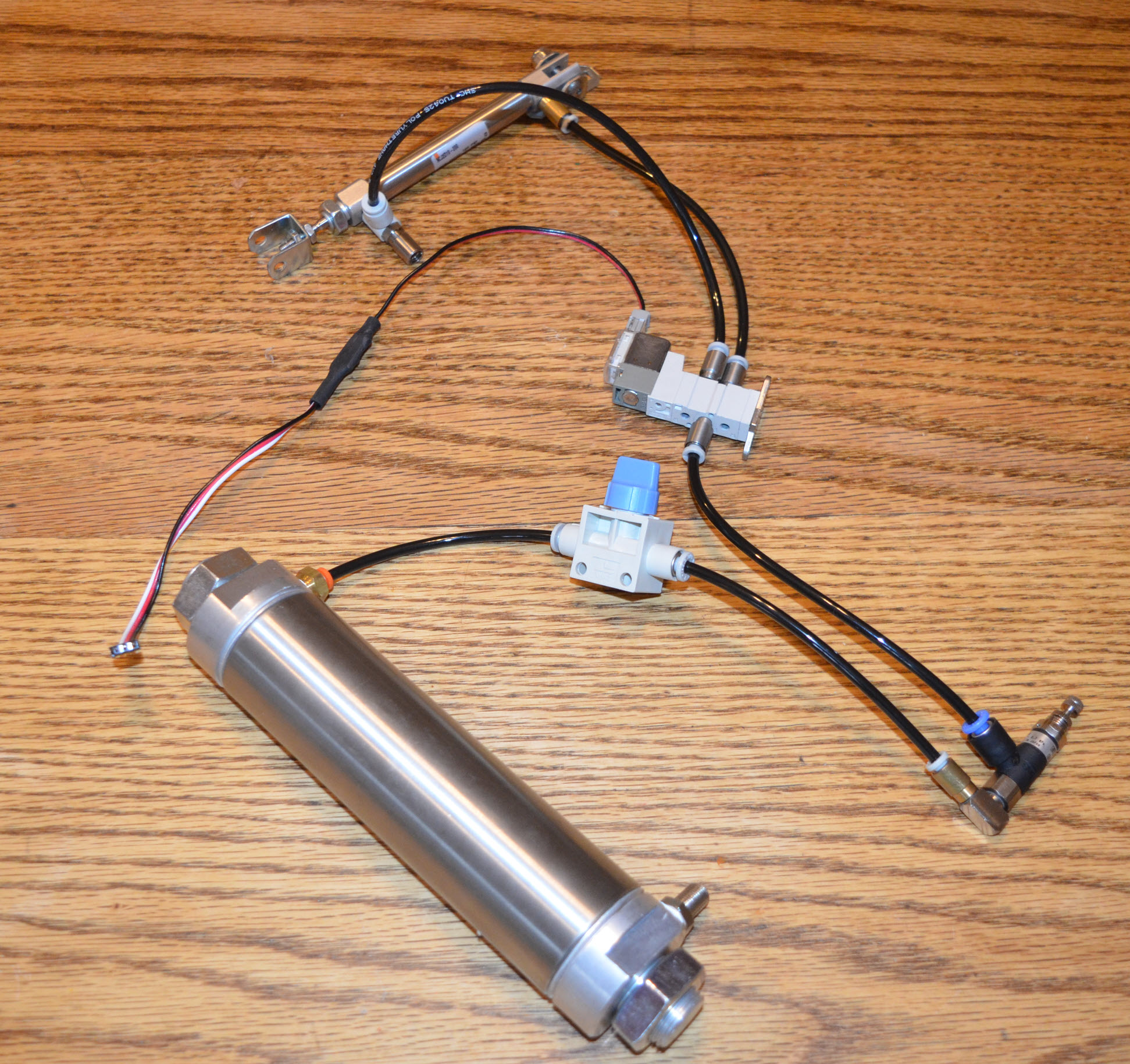 Example pneumatics layout for a Double Acting Cylinder system.