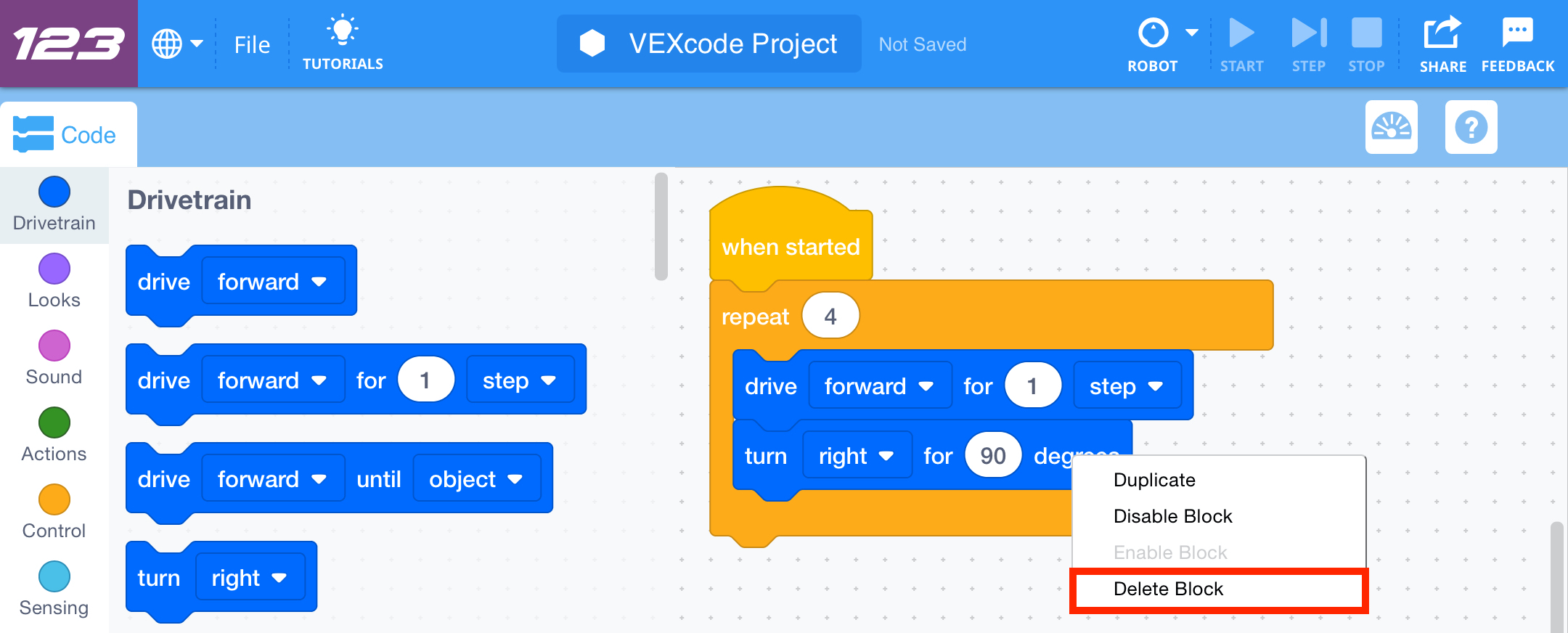 Χώρος εργασίας εφαρμογής VEXcode 123 με ανοιχτό το μενού περιβάλλοντος ενός μπλοκ και επισημασμένη την επιλογή Διαγραφή μπλοκ.