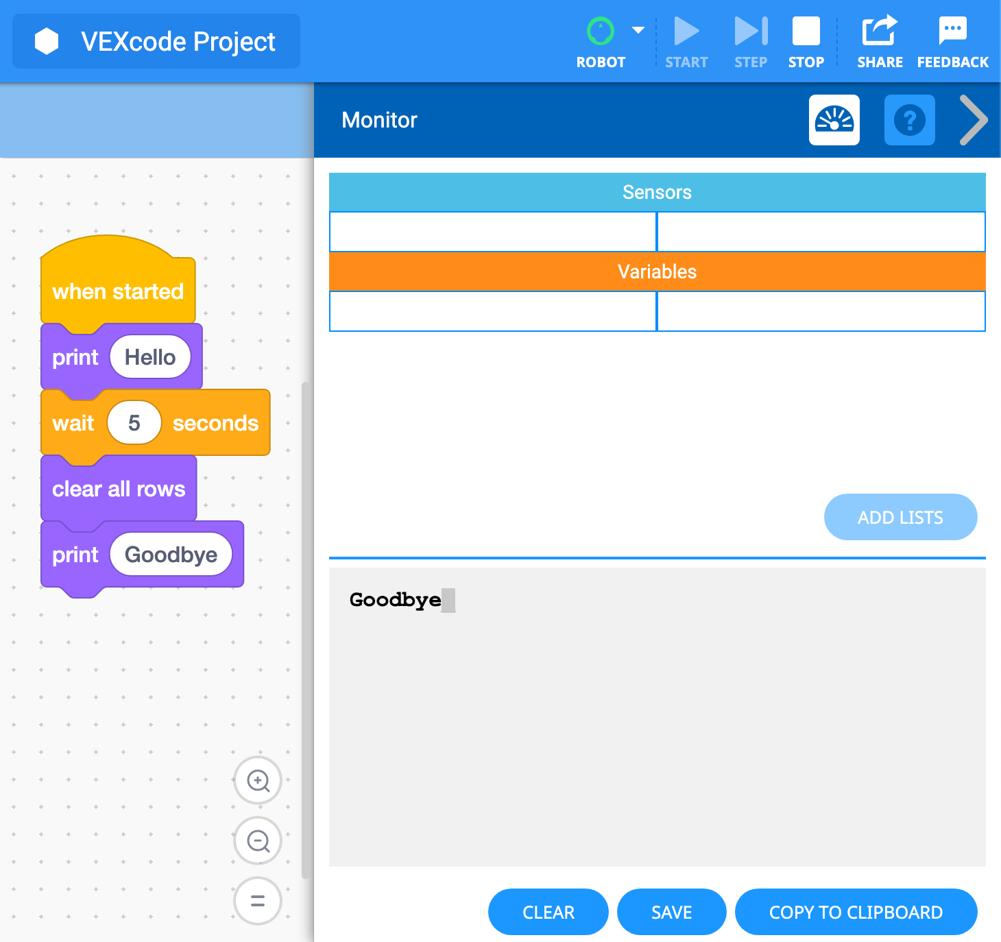 Το VEXcode 123 μπλοκάρει το έργο στον χώρο εργασίας που εμφανίζεται δίπλα στην ανοιχτή Κονσόλα Εκτύπωσης. Το έργο μπλοκ θα εκτυπώσει τη λέξη «Γεια», θα περιμένει 5 δευτερόλεπτα, θα καθαρίσει την Κονσόλα εκτύπωσης και, στη συνέχεια, θα εκτυπώσει τη λέξη «Αντίο». Μόνο η λέξη «Αντίο» εμφανίζεται στην ανοιχτή Κονσόλα Εκτύπωσης μετά την εκτέλεση του έργου.