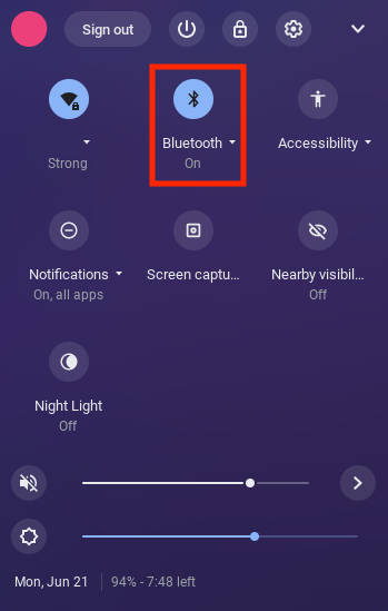 Το εικονίδιο ρυθμίσεων Bluetooth στις ρυθμίσεις του Chromebook αναφέρεται ως ενεργοποιημένο.