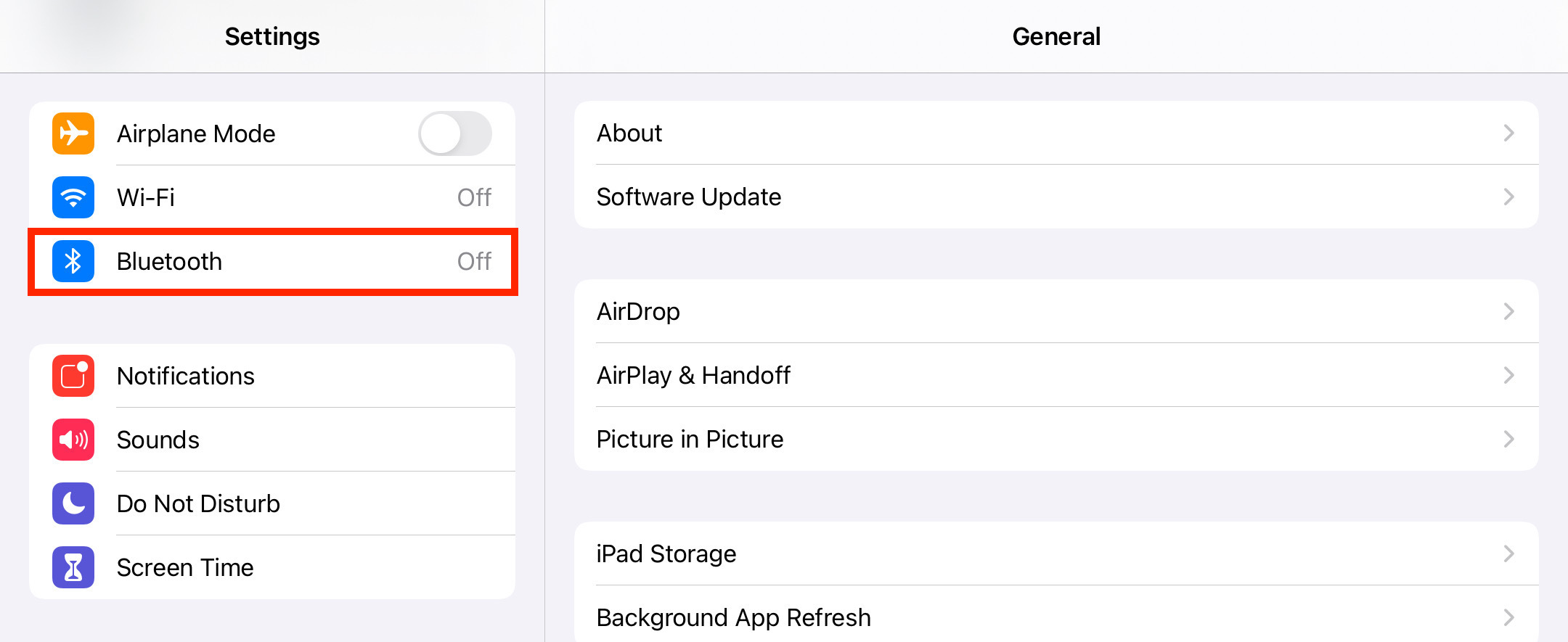 Μενού ρυθμίσεων iOS με την επιλογή Bluetooth στη δεξιά πλευρά επισημασμένη και απενεργοποιημένη.