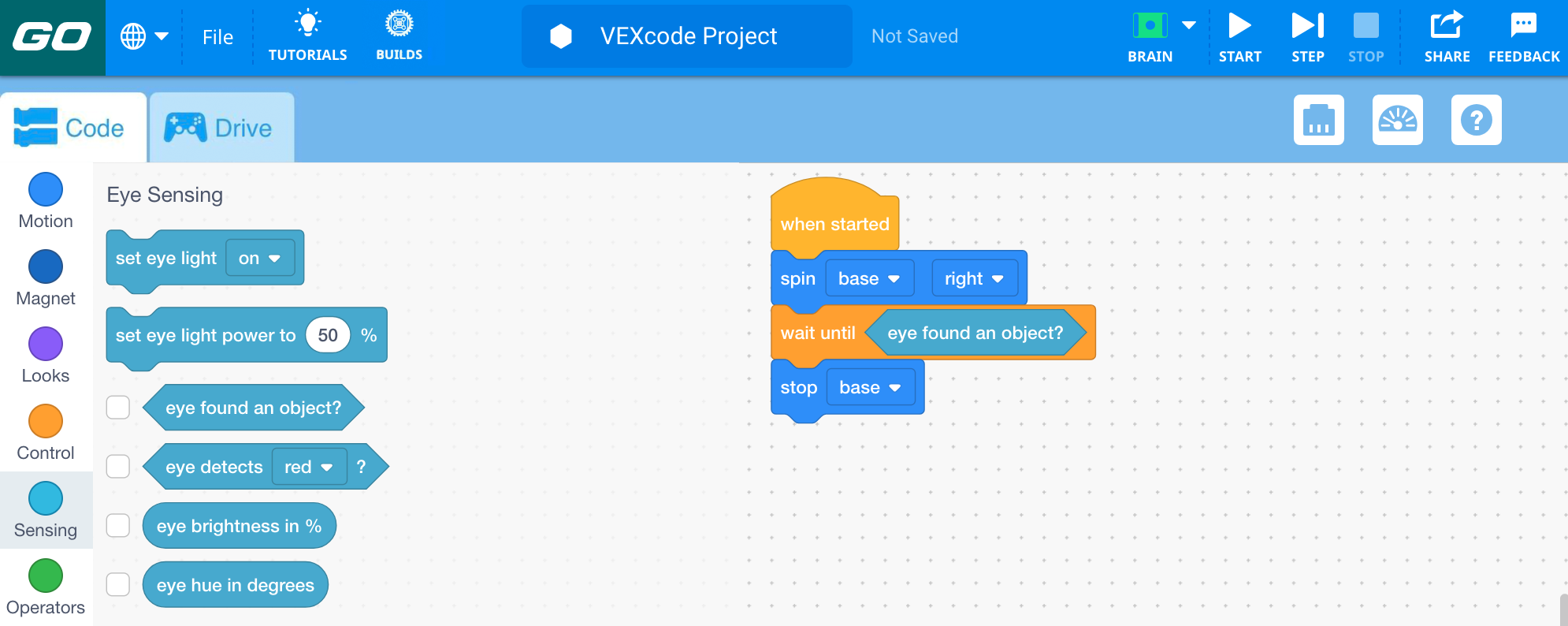Χώρος εργασίας VEXcode GO με ένα συνδεδεμένο έργο Brain and a Blocks που χρησιμοποιεί τον αισθητήρα Eye Sensor. Το έργο αναφέρει: Όταν ξεκινήσει, περιστρέψτε τη βάση προς τα δεξιά, περιμένετε μέχρι το μάτι να βρει ένα αντικείμενο και τέλος σταματήστε τη βάση.