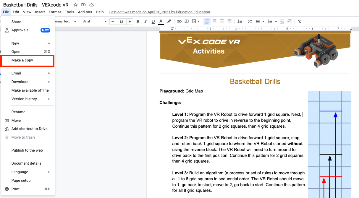 Χώρος εργασίας VEXcode VR με κατηγορίες μπλοκ, περιοχή κωδικοποίησης και εικονικό ρομπότ για επεξεργασία μιας δραστηριότητας