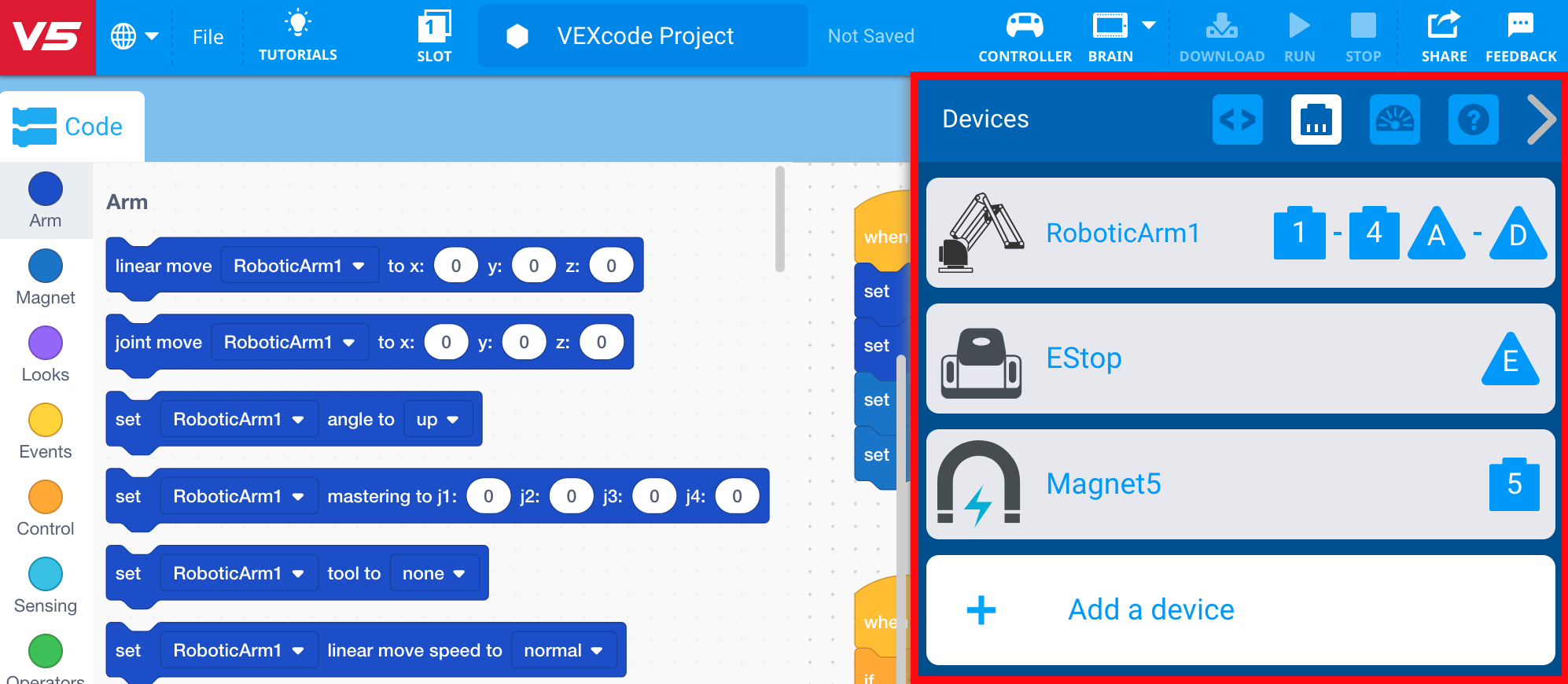 VEXcode V5 με το μενού Συσκευές ανοιχτό μετά την επιλογή ενός παραδειγματικού έργου. Στο μενού εμφανίζονται προρυθμισμένες συσκευές.
