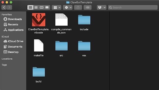 Το παράθυρο macOS Finder εμφανίζει τον φάκελο έργου VEXcode Pro V5 με αρχεία όπως το αρχείο έργου .v5code, το compile_commands.json και φακέλους όπως src, include, vex και build.
