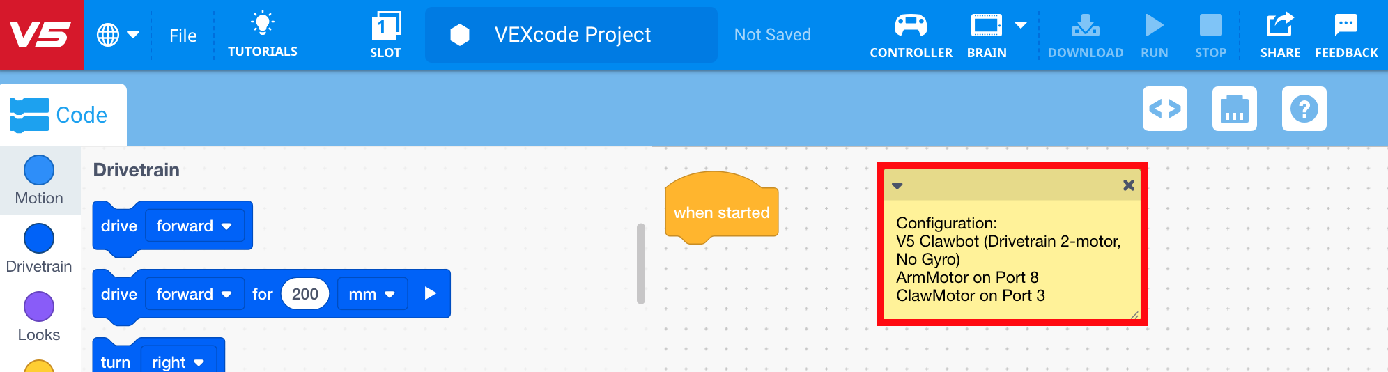 VEXcode V5 με ανοιχτό το έργο προτύπου κινητήρα Clawbot Drivetrain 2 και με επισημασμένη την περιγραφή του. Αυτό το πρότυπο χρησιμοποιεί πολλαπλές συσκευές και κάθε συσκευή παρατίθεται στην ενότητα Ρύθμιση παραμέτρων της σημείωσης.