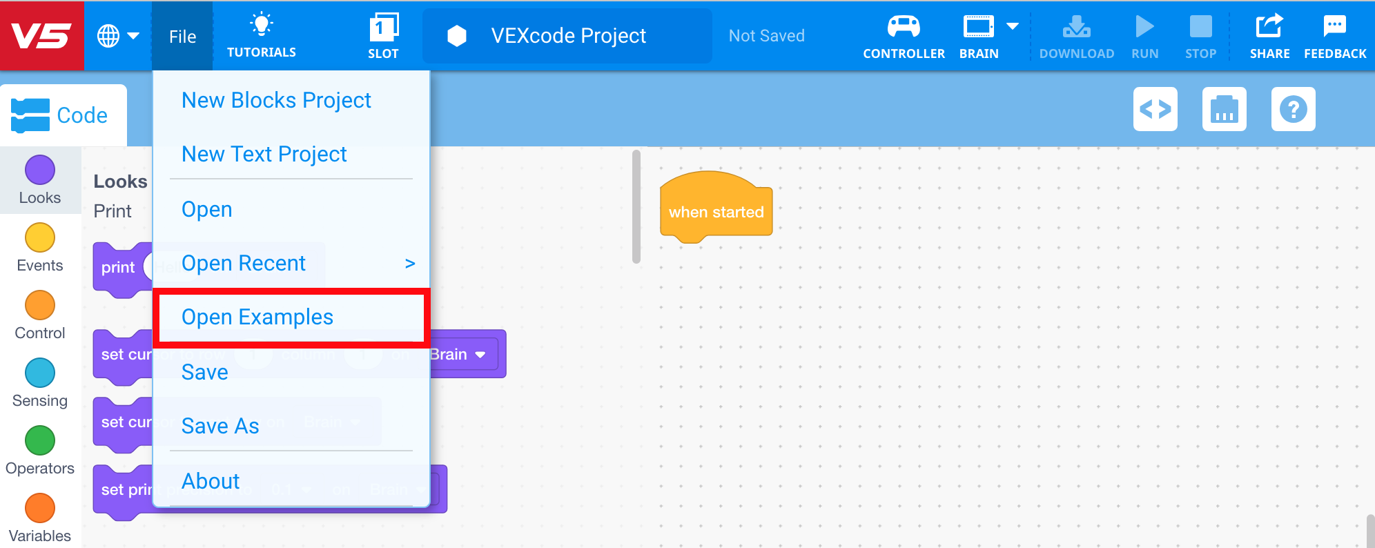 Γραμμή εργαλείων VEXcode V5 με ανοιχτό το μενού Αρχείο και επισημασμένη την επιλογή Άνοιγμα Παραδειγμάτων. Η επιλογή Άνοιγμα Παραδειγμάτων είναι η πέμπτη επιλογή στο μενού, κάτω από τα Νέα Έργα Μπλοκ, Νέο Έργο Κειμένου, Άνοιγμα και Άνοιγμα Πρόσφατων.
