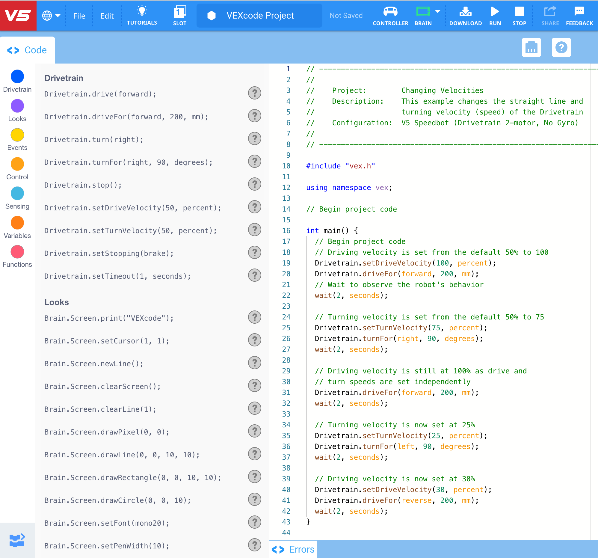 VEXcode V5 με ανοιχτό ένα παράδειγμα έργου, συμπεριλαμβανομένων σχολίων κώδικα με μια περιγραφή του έργου παραπάνω και του πραγματικού κώδικα C++ παρακάτω.