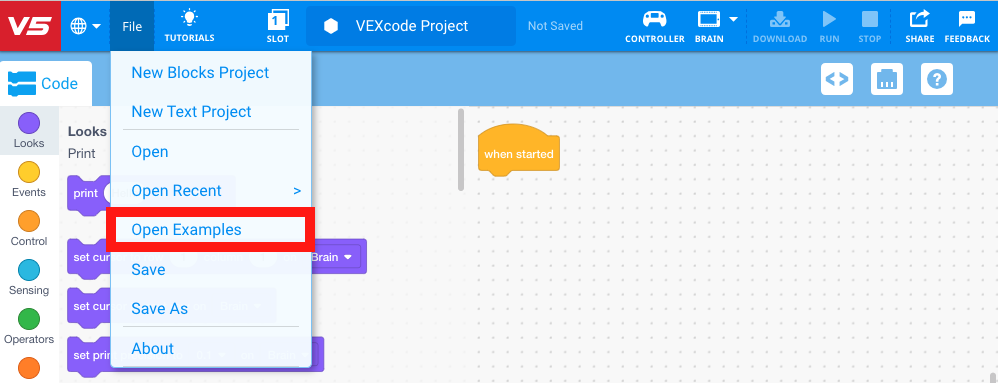 Γραμμή εργαλείων VEXcode V5 με ανοιχτό το μενού Αρχείο και επισημασμένο το Άνοιγμα Παραδειγμάτων. Το Άνοιγμα Παραδειγμάτων είναι το πέμπτο στοιχείο μενού κάτω από τα Νέα Έργα Μπλοκ, Νέο Έργο Κειμένου, Άνοιγμα και Άνοιγμα Πρόσφατων.